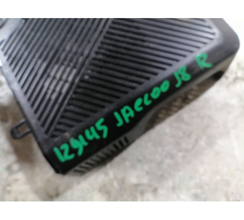 Накладка лобового стекла под датчик дождя правая