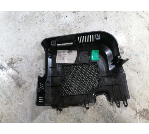 Накладка лобового стекла под датчик дождя правая