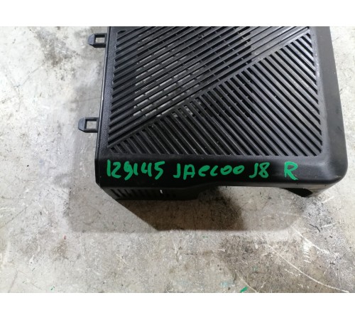 Накладка лобового стекла под датчик дождя правая