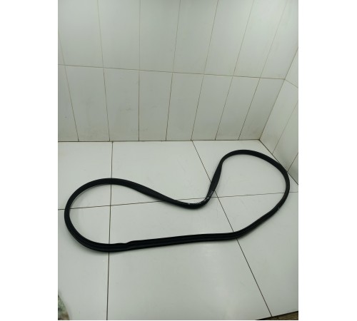 Уплотнитель двери передний правый