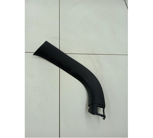 Обшивка крышки багажника правая