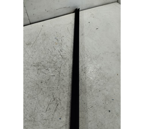 Уплотнитель стекла задний правый