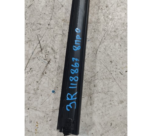 Уплотнитель стекла задний правый