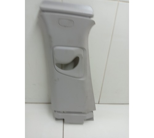 Обшивка центральной стойки (верхняя) левая