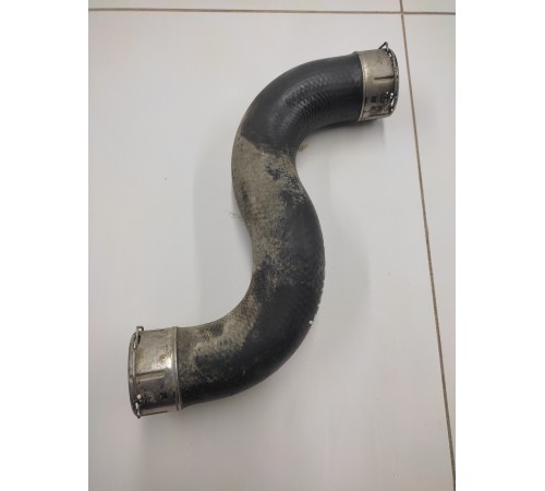 Патрубок системы охлаждения двигателя