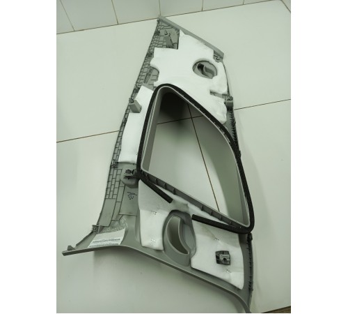 Обшивка багажника правая