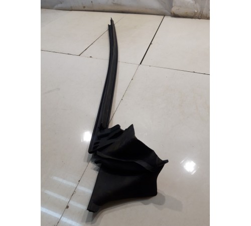 Уплотнитель двери (передний, левый)