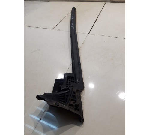 Уплотнитель двери (передний, левый)