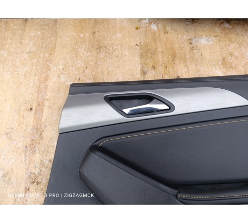 Обшивка двери задняя правая