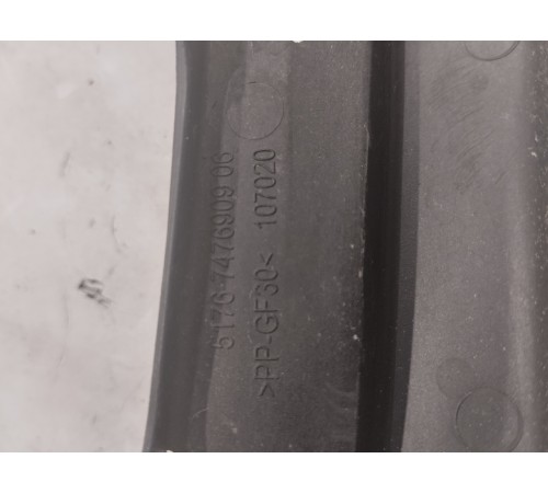 Накладка (ресничка) фары левая