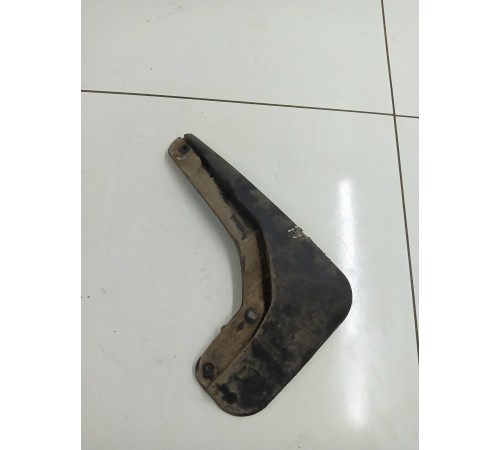 Брызговик задний правый