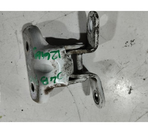 Петля двери задняя левая верхняя