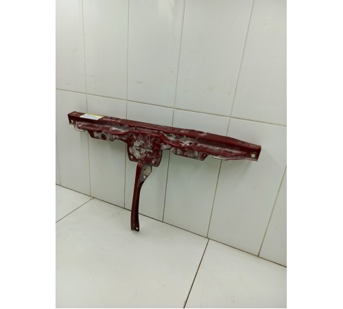 Передняя панель крепления замка капота