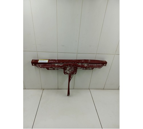 Передняя панель крепления замка капота