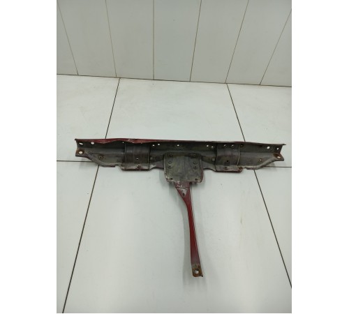 Передняя панель крепления замка капота