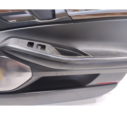 Обшивка двери(передняя правая)