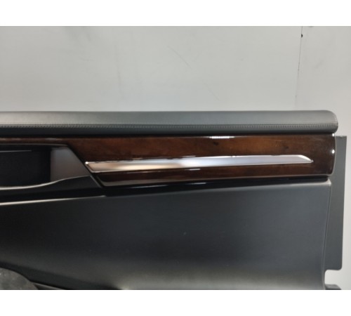 Обшивка двери(передняя правая)