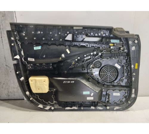 Обшивка двери(передняя правая)