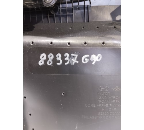 Обшивка двери(передняя правая)