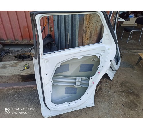 Дверь задняя правая