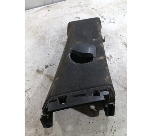 Декоративная накладка правой средней стойки (алькантара)