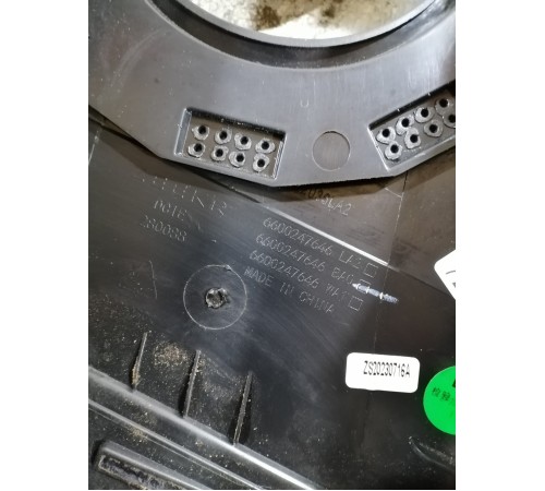 Декоративная накладка правой средней стойки (алькантара)