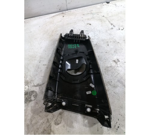 Декоративная накладка правой средней стойки (алькантара)