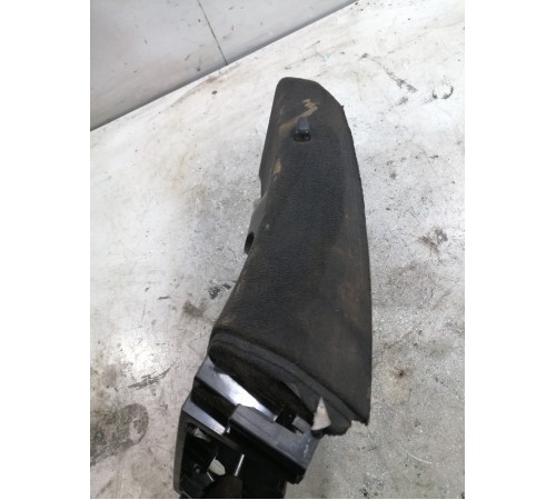 Декоративная накладка правой средней стойки (алькантара)