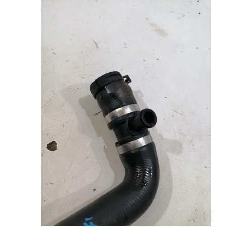 Патрубок системы охлаждения