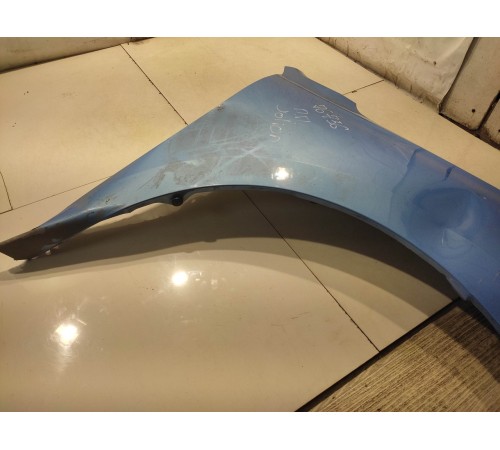 Крыло переднее правое