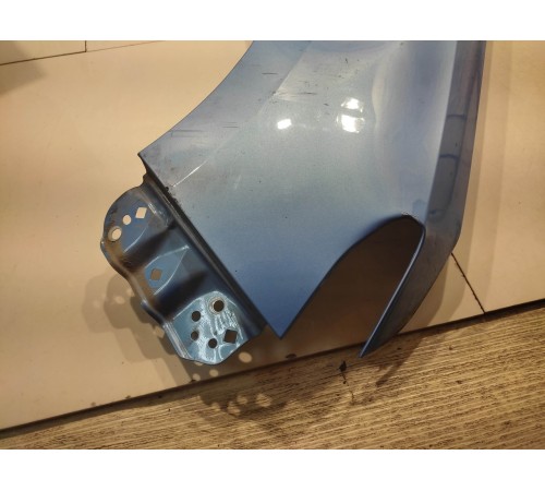 Крыло переднее правое