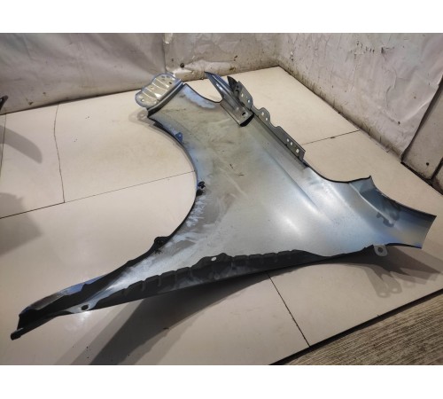 Крыло переднее правое