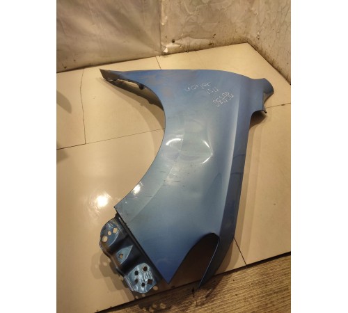 Крыло переднее правое