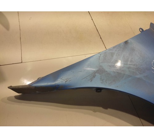 Крыло переднее правое