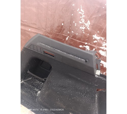 Обшивка багажника левая