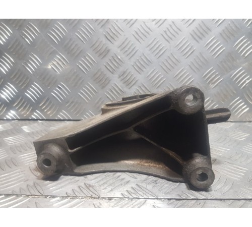 Кронштейн двигателя