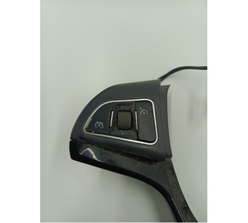 Кнопки руля многофункциональные