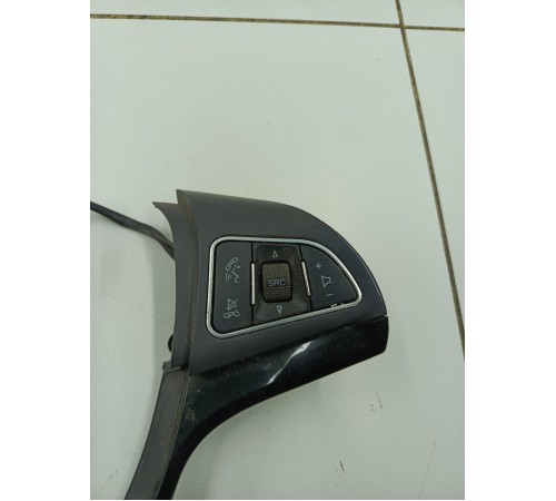 Кнопки руля многофункциональные