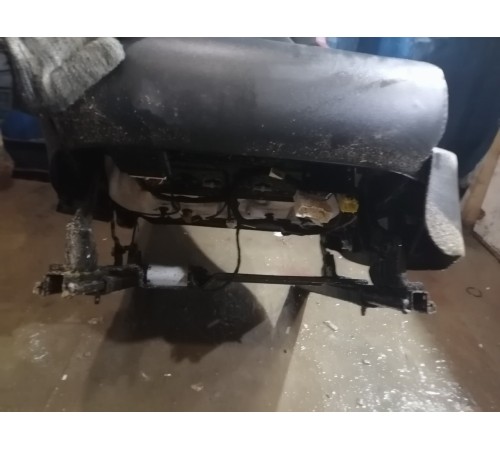 Сиденье переднее левое