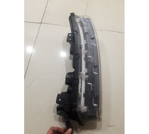 Дневной ходовой огонь левый