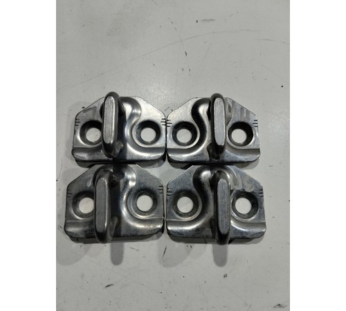 Петля замка двери