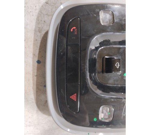 Плафон внутреннего освещения салона передний