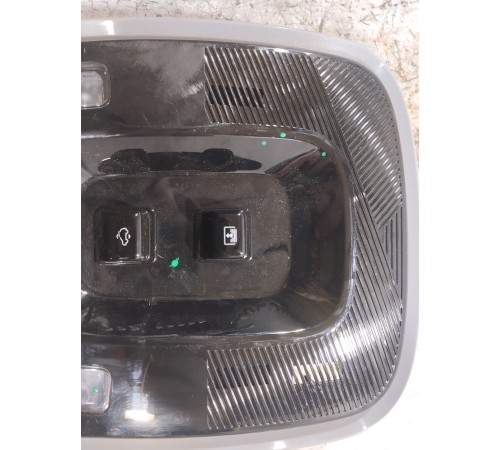 Плафон внутреннего освещения салона передний