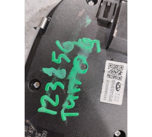 Плафон внутреннего освещения салона передний