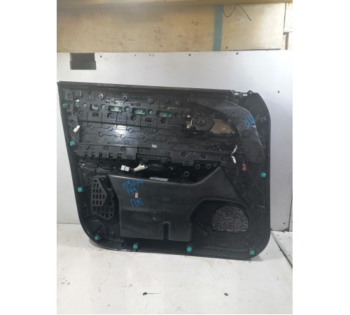 Обшивка двери передняя правая