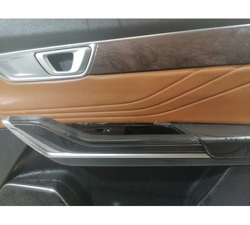 Обшивка двери передняя правая