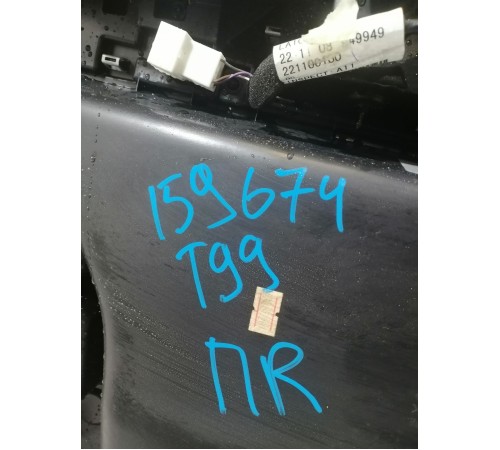 Обшивка двери передняя правая