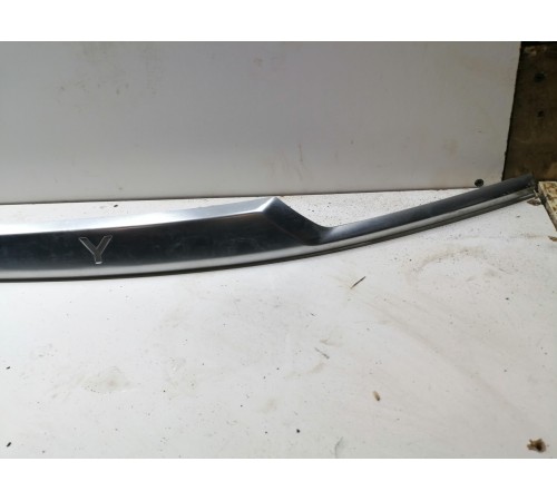 Накладка крышки багажника