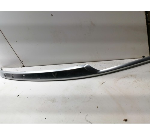 Накладка крышки багажника