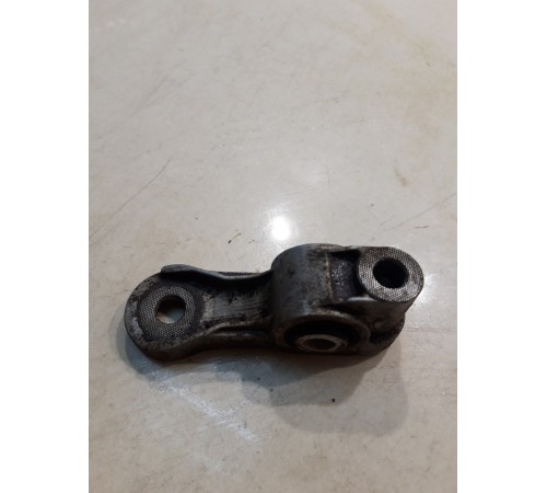 Кронштейн переднего подрамника